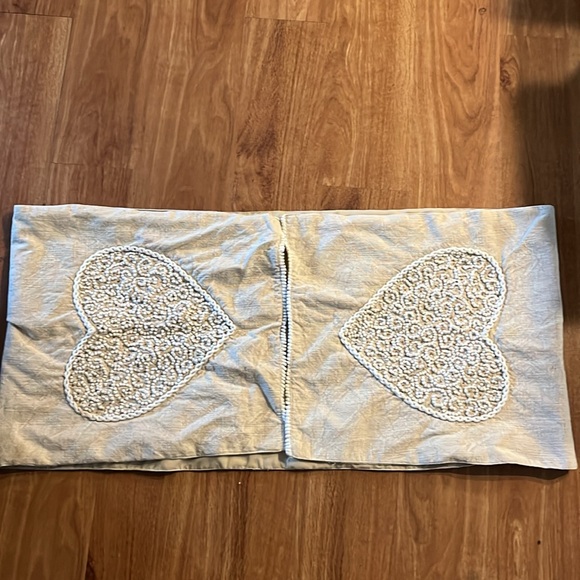 Embellished Hearts table runner - Picture 4 of 5
